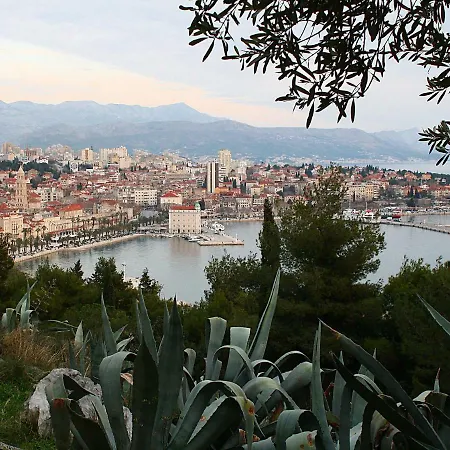 Sanny 아파트 스플리트