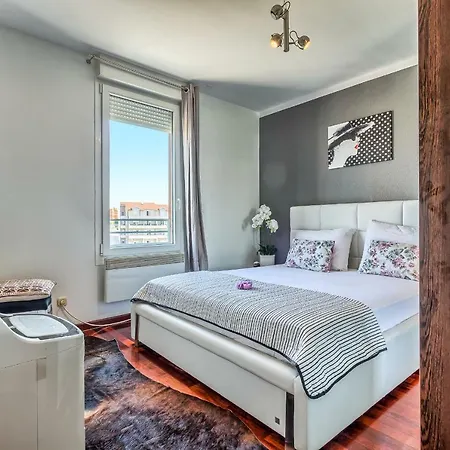 Apartament Sanny *